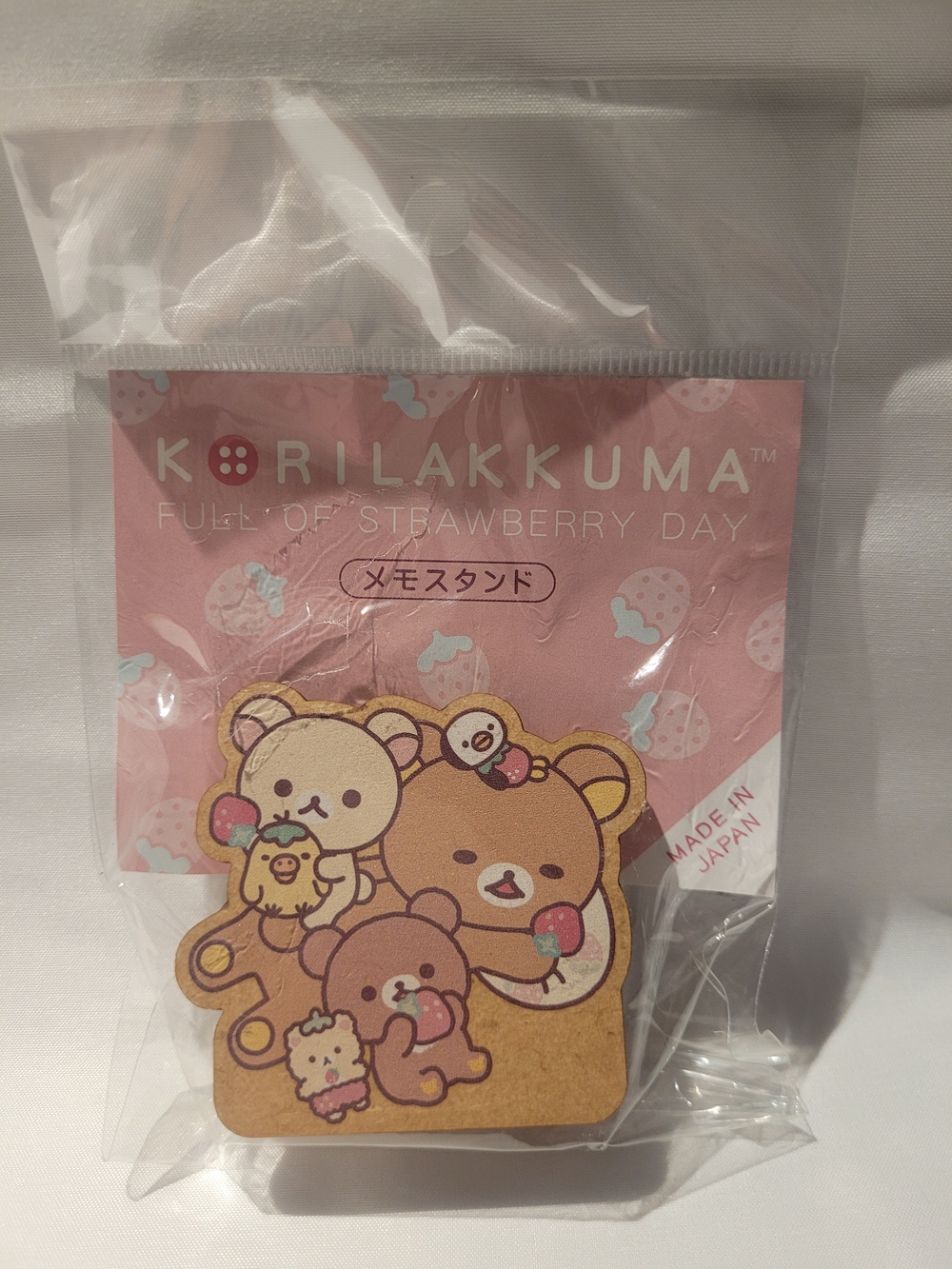 NWT Rilakkuma "Korilakkuma Full of Strawberry Day" wooden die-cut memo stand